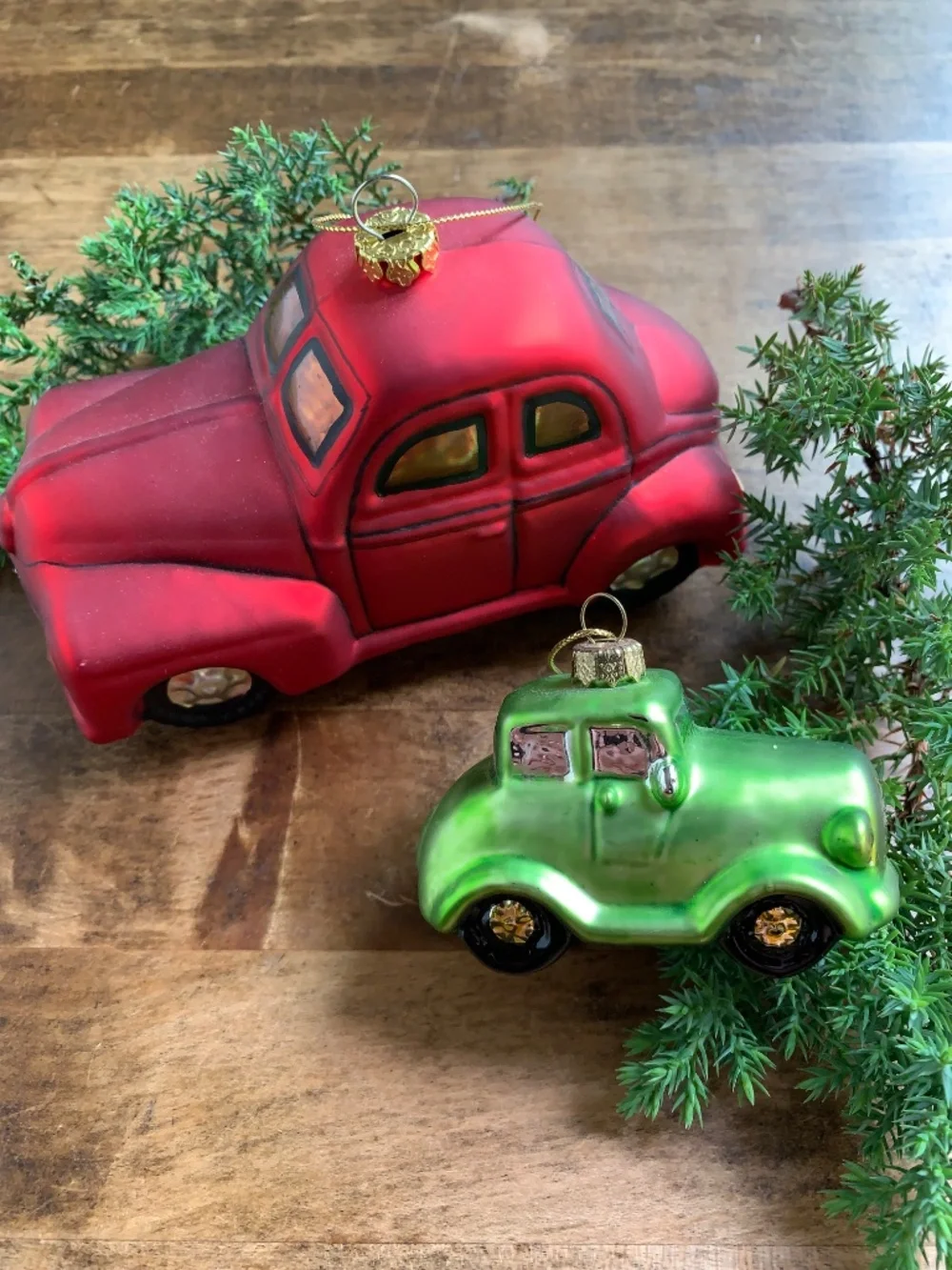 SET OF 2 VINTAGE STYLE GLASS PICKUP TRUCK CHRISTMAS ORNAMENTS
